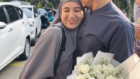 Mendengar kabar ini, Dhini Aminarti mencoba menenangkan suaminya. Ia bahkan memberi dukungan kepada suaminya untuk melewati isu ini. Foto: Instagram @dimasseto_1