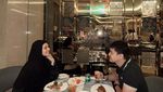 Serunya Dimas Seto saat Makan Durian bareng Istri dan Teman Kajian