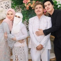 Dodhy dan Ayu pertama kali menikah pada tahun 2005. Dari pernikahan tersebut keduanya telah dikaruniai 3 orang anak. Namun rumah tangganya tak berjalan lancar hingga keduanya sempat memutuskan bercerai secara baik-baik. Foto: Instagram/@dodhyofficial