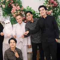 Penampilan Ayu yang tampil anggun bercadar juga tak kalah jadi sorotan dan banjir pujian. Foto: Instagram/@dodhyofficial