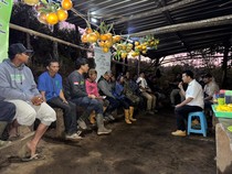 Emil Dardak Serap Keinginan Petani Kopi dan Teh di Lereng Gunung Arjuno