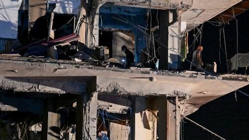 Forensic inspect a residential building hit by a reported Israeli air strike, in the Mazzeh suburb on the western outskirts of Syrias capital Damascus on October 8, 2024. The Syrian defence ministry said seven people, including women and children, were killed in an Israeli air strike on a residential building in Damascus on October 8. (Photo by LOUAI BESHARA / AFP)