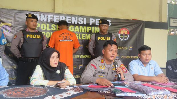 Kapolsek Gamping AKP Sandro Dwi Rahadian saat rilis kasus di Mapolsek Gamping, Rabu (9/10/2024).