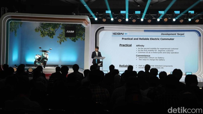 Honda resmi meluncurkan dua motor listrik terbarunya di Indonesia. Honda ICON e: dan CUV e: diluncurkan di Cikarang, Rabu (9/10/2024).
