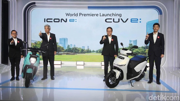 ICON e: dan CUV e: Motor Listrik Anyar Honda Mengaspal Honda resmi meluncurkan dua motor listrik terbarunya di Indonesia. Honda ICON e: dan CUV e: diluncurkan di Cikarang, Rabu (9/10/2024).