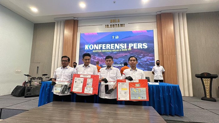 Imigrasi amankan WN Belanda dan Filipina