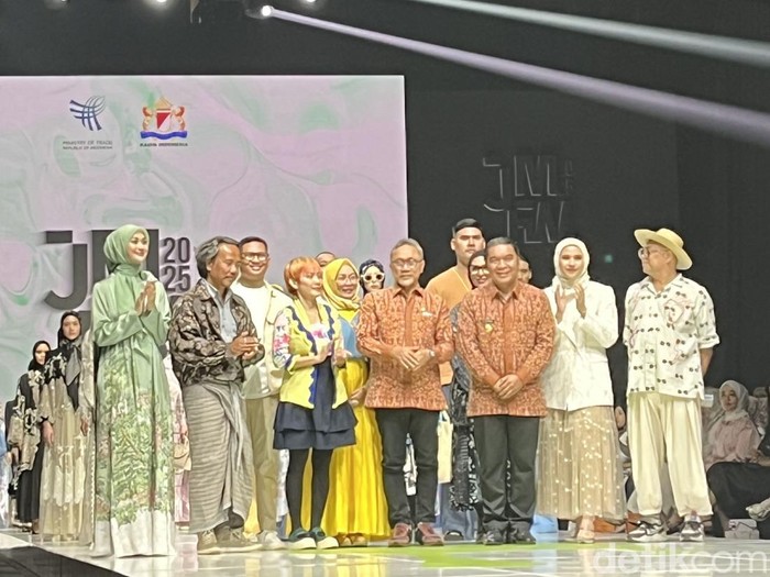 Jakarta Muslim Fashion Week (JMFW) 2025 kembali digelar selama 9-12 Oktober 2024, Hall 10 di ICE BSD.