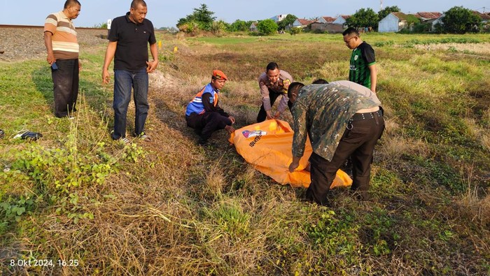 Jasad korban saat dievakuasi