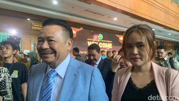 Jessica Kumala Wongso didampingi kuasa hukumnya, Otto Hasibuan menyambangi Pengadilan Negeri Jakarta Pusat (PN Jakpus) (Mulia/detikcom).