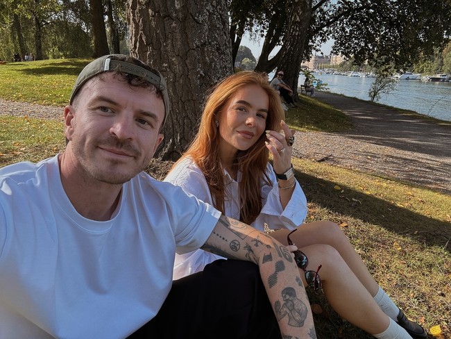 Jilly Cross adalah selebgram sekaligus pemilik brand fashion. Penampilannya semakin jadi sorotan setelah menikah dengan pemain bola asal Skotlandia Andy Halliday. Foto: Instagram Jilly Isabella