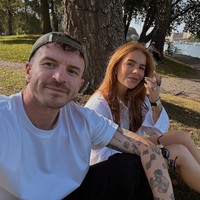 Jilly Cross adalah selebgram sekaligus pemilik brand fashion. Penampilannya semakin jadi sorotan setelah menikah dengan pemain bola asal Skotlandia Andy Halliday. Foto: Instagram Jilly Isabella