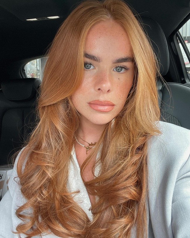 Jilly Cross dan Andy Halliday baru menikah pada bulan Jilly lalu. Momen bahagia mereka yang dilangsungkan secara unik mengundang pujian dari netizen.  Foto: Instagram Jilly Isabella