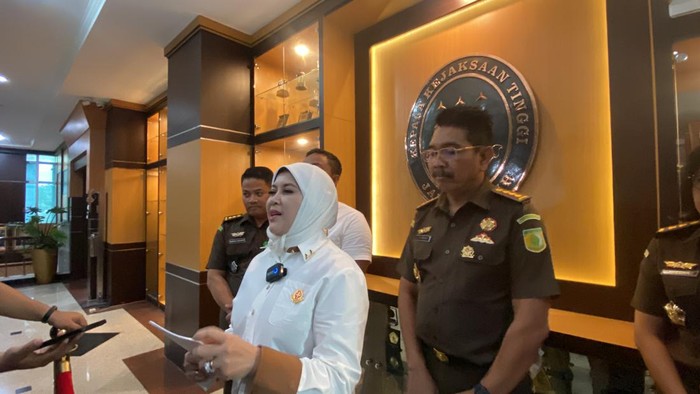 Kajati Jatim Mia Amiati