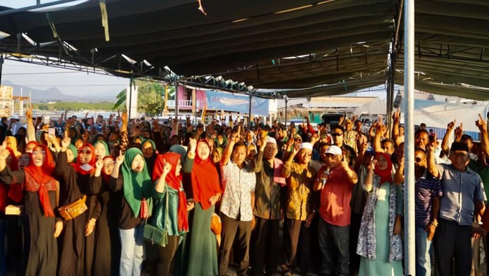 Cawagub Musyafirin saat berkampanye di Kabupaten Sumbawa pada Rabu (9/10/2024).
Foto: Istimewa (Dok Tim Pemenangan Rohmi-Firin)