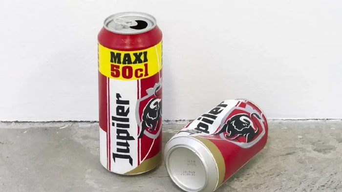 Karya seni kaleng bir