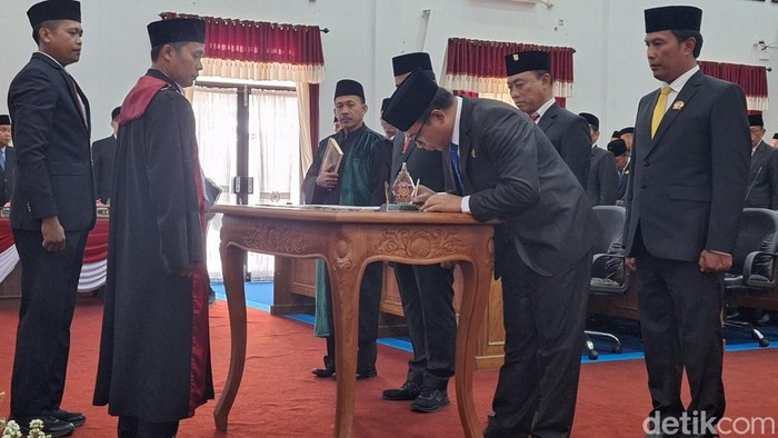 Ketua DPRD Pacitan Arif Setya Budi Periode 2024-2029 Resmi Dilantik