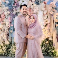 Komika Kiky Saputri saat ini tengah hamil anak pertamanya dengan Muhammad Khairi. Usia kandungan Kiky sendiri sudah memasuki trimester ketiga. Foto: Instagram @kikysaputrii