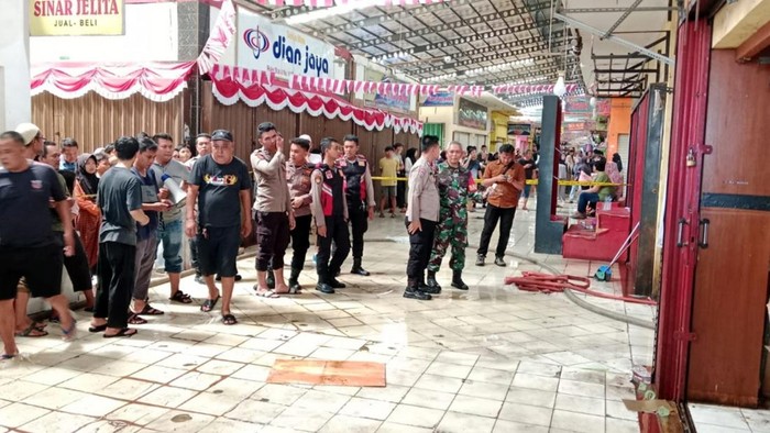 Kios terbakar di Pasar Semi Modern Palabuhanratu, Kabupaten Sukabumi.