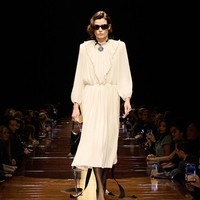 Inilah koleksi terbaru Balenciaga Spring/Summer 2025 yang di tampilkan di Paris Fashion Week. Foto: Dok. Balenciaga.