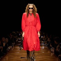 Inilah koleksi terbaru Balenciaga Spring/Summer 2025 yang di tampilkan di Paris Fashion Week. Foto: Dok. Balenciaga.
