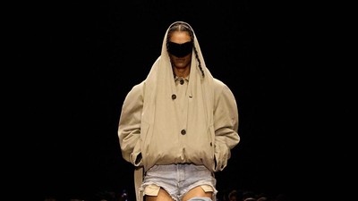 Foto: 10 Koleksi Balenciaga Spring/Summer 2025