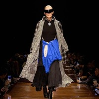 Inilah koleksi terbaru Balenciaga Spring/Summer 2025 yang di tampilkan di Paris Fashion Week. Foto: Dok. Balenciaga.