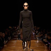 Inilah koleksi terbaru Balenciaga Spring/Summer 2025 yang di tampilkan di Paris Fashion Week. Foto: Dok. Balenciaga.