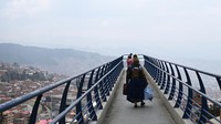 Pemerintah telah mengeluarkan imbauan untuk warga membatasi aktivitas di luar ruangan.  