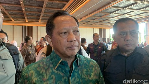 Mendagri Tito Karnavian saat ditemui media massa di Sanur, Denpasar (9/10/2024). (Rizki Setyo/detikBali)