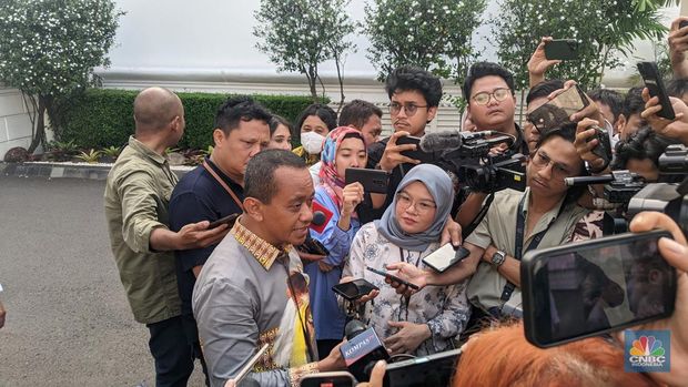 menteri-energi-dan-sumber-daya-mineral-esdm-bahlil-lahadalia-mendampingi-pengusaha-batu-bara-menemui-presiden-joko-widodo-joko_169 16 Pengusaha Batu Bara Ketemu Jokowi di Istana, Mau Investasi di IKN