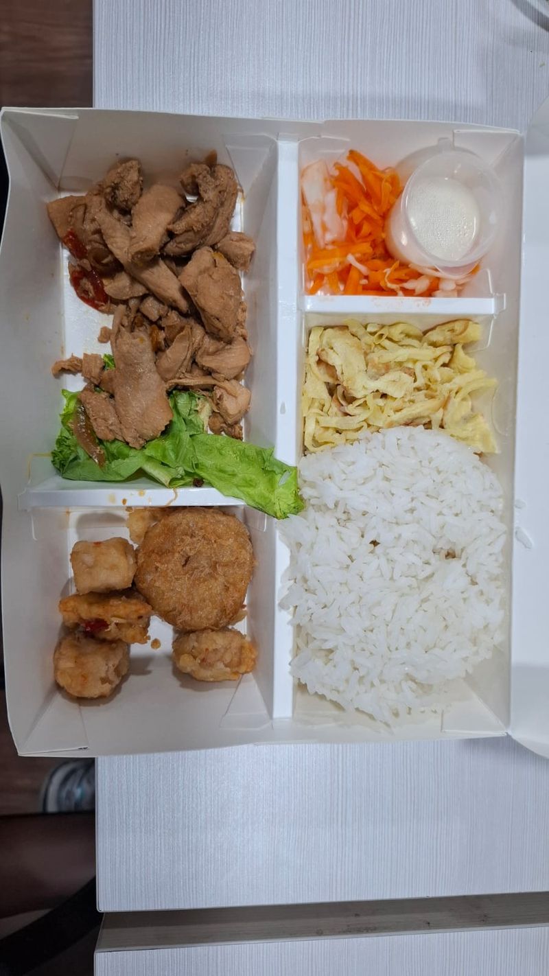 Menu makan bergizi gratis di SMAN 70 Jaksel