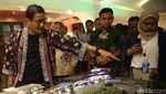 Momen Ridwan Kamil dan Sandiaga Uno Bertemu di Pameran Seni