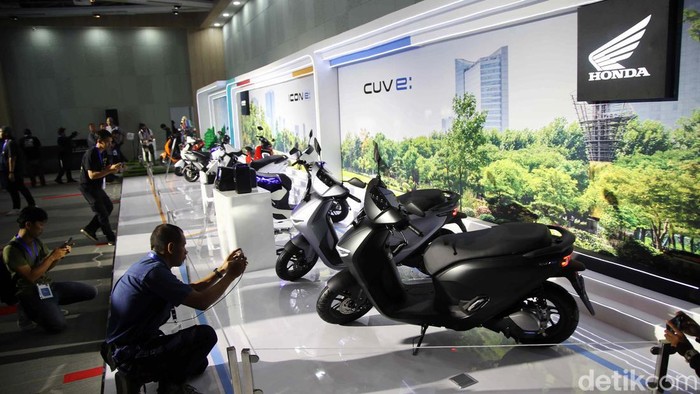 Motor Listrik Honda CUV e: Honda juga meluncurkan motor listrik CUV e: di Astra Honda Motor Safety Riding & Training Center, Cikarang, Rabu (9/10/2024).