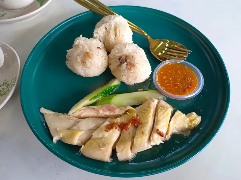Mulia! Restoran Ini Bagikan Bon Makan Gratis Untuk Orang yang Memerlukan