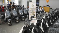 Keputusan mengenai perpanjangan insentif untuk industri Kendaraan Listrik Berbasis Baterai (KLBB) akan ditentukan kebijakan pemerintahan Prabowo-Gibran.   