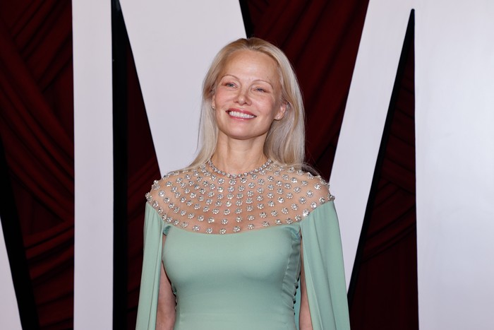 Penampilan Pamela Anderson menghadiri Glamour Women of the Year Awards