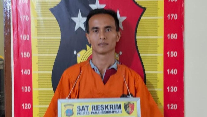 Pelaku saat diamankan di kantor polisi. (Dok. Polres Padangsidimpuan)