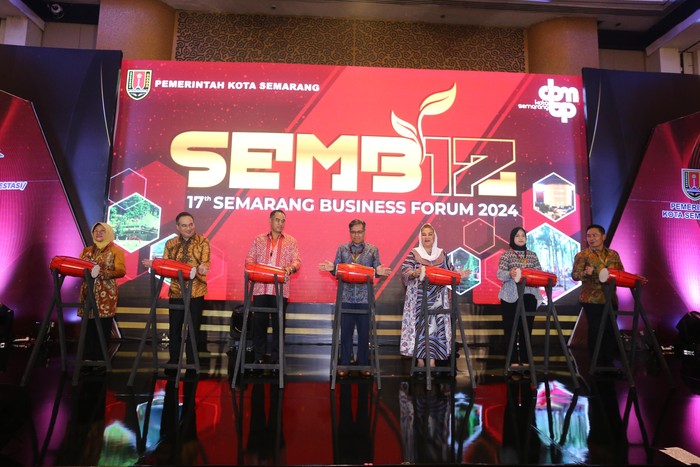 Pemerintah Kota Semarang mengajak para investor yang berasal dari dalam dan luar negeri untuk berinvestasi di Kota Semarang melalui gelaran Sembiz (Semarang Business Forum) ke-17.