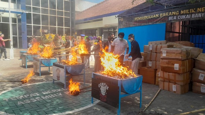 pemusnahan rokok dan miras ilegal