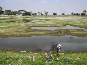Penampakan Air Waduk Kronjo Tangerang Menyusut Drastis