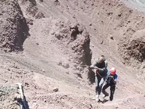 Pendaki Irlandia Jatuh di Jurang Gunung Rinjani, Beruntung Selamat!