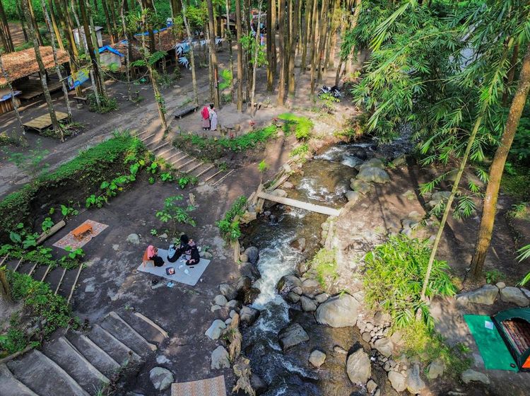 Pesona Wisata Kali Pinusan Poncosumo di Lumajang