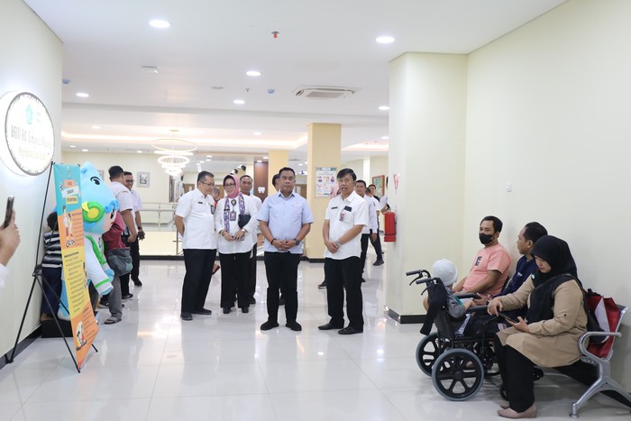 Pjs Bupati Sidoarjo Isa Anshori di RSUD Notopuro
