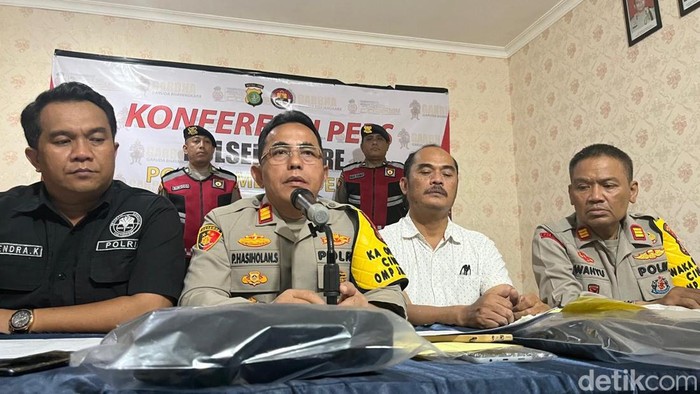 Polisi menangkap pelajar berinisial AI karena membacok warga berinisial M di Pangkalan Jati, Cinere, Depok, Jawa Barat (Jabar). (dok Istimewa)