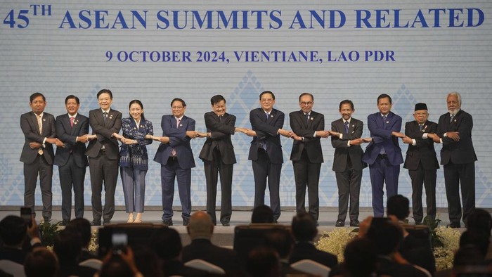 Potret Wapres Ma'ruf Amin Hadiri KTT ASEAN di Laos From left to right, Myanmar's Foreign Ministry Permanent Secretary Aung Kyaw Moe, Philippine's President Ferdinand Marcos Jr., Singaporean Prime Minister Lawrence Wong, Thailand's Prime Minister Paetongtarn Shinawatra, Vietnamese Prime Minister Pham Minh Chinh, Laos' President Thongloun Sisoulith, Laos' Prime Minister Sonexay Siphandone, Malaysian Prime Minister Anwar Ibrahim, Brunei Sultan Hassanal Bolkiah, Cambodian Prime Minister Hun Manet, Indonesian Vice President Ma'ruf Amin, and East Timorese Prime Minister Xanana Gusmao applaud after a photo session during the opening ceremony of the Association of South East Asian Nations (ASEAN) Summit in Vientiane, Laos, Wednesday, Oct. 9, 2024. (AP Photo/Dita Alangkara)