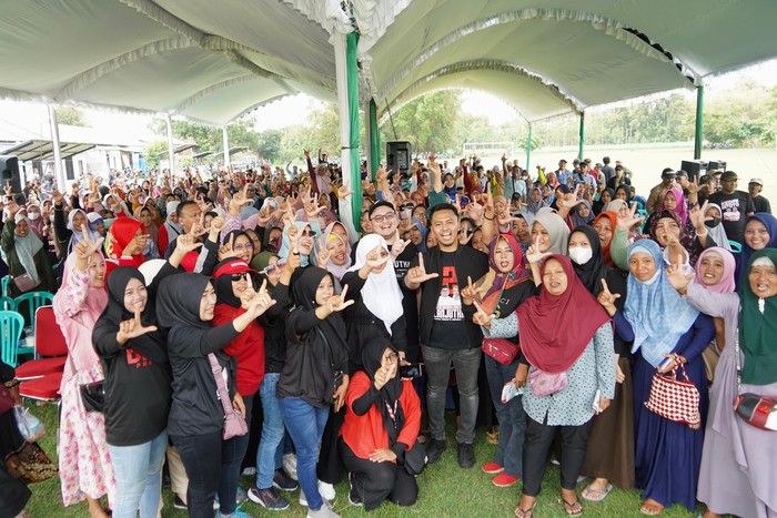 Program sekolah gratis yang dijalankan calon bupati Kediri Hanindhito Himawan Pramana di periode pertama kepemimpinannya terbukti memberikan manfaat bagi masyarakat.