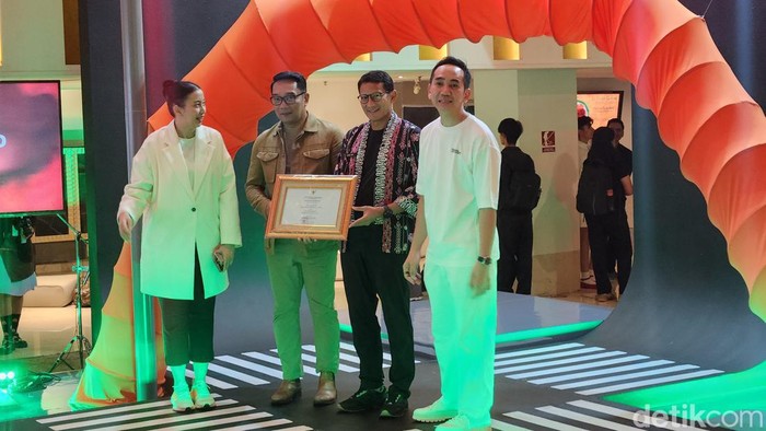 Ridwan Kamil bertemu Sandiaga Uno dalam pameran seni di Kemang, Jaksel