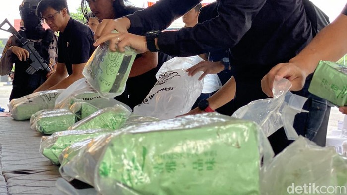 Sabu 35,6 kg yang diamankan dari 2 pria di Bangka Barat.