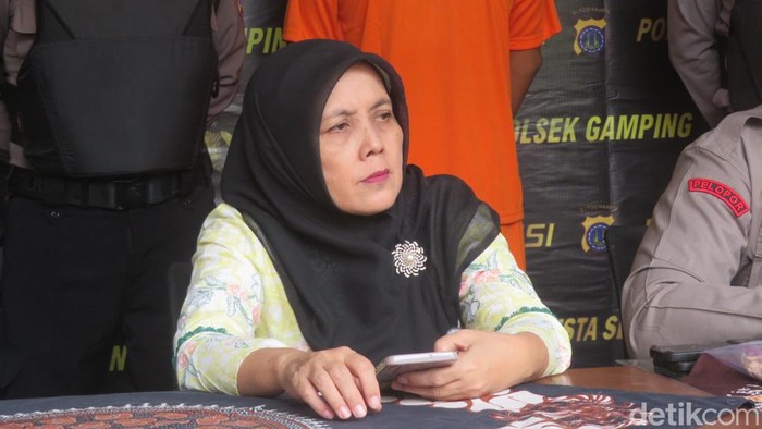 Sekretaris Dinas P3AP2KB Kabupaten Sleman Sri Budiyantiningsih saat ditemui di Mapolsek Gamping, Rabu (9/10/2024).