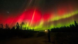 Warna-warni Aurora Terangi Langit Finlandia